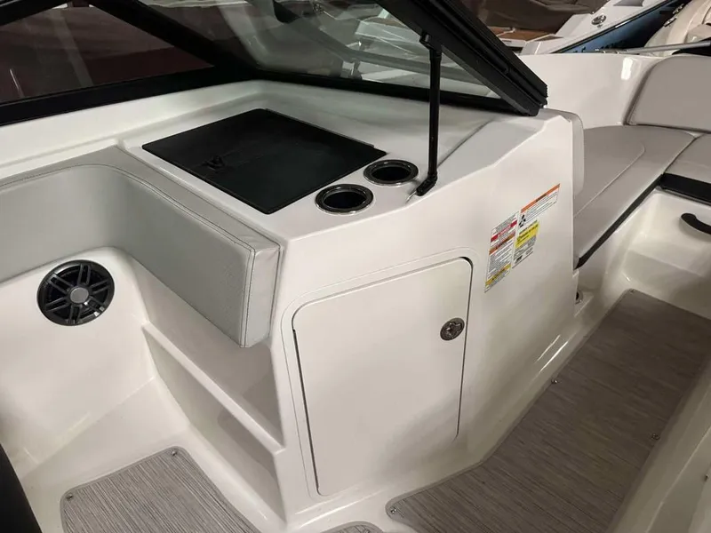 Slide: The Image of Sea Ray SPX 210 2023 - 7