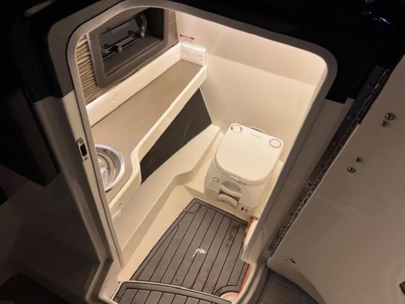 Slide: The Image of Sea Ray SLX 280 2018 - 9