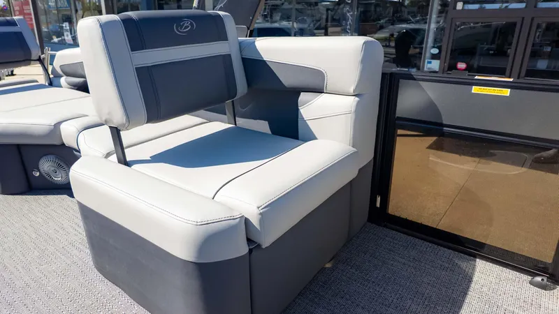 Slide: The Image of Barletta Cabrio 24M 2025 - 16