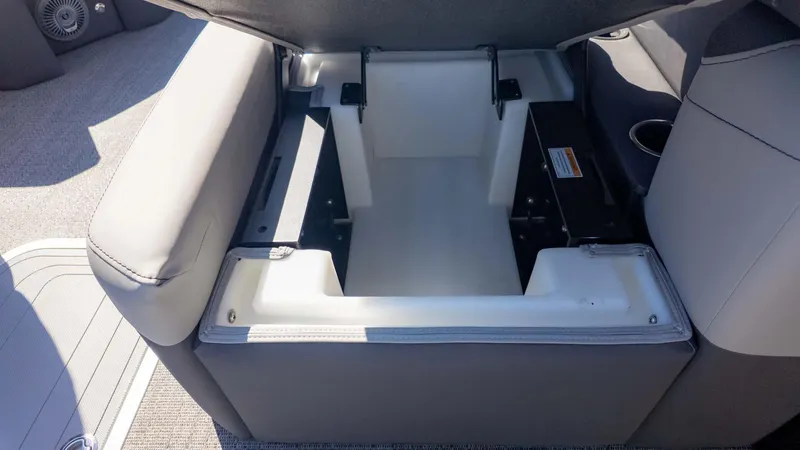 Slide: The Image of Barletta Cabrio 24M 2025 - 17