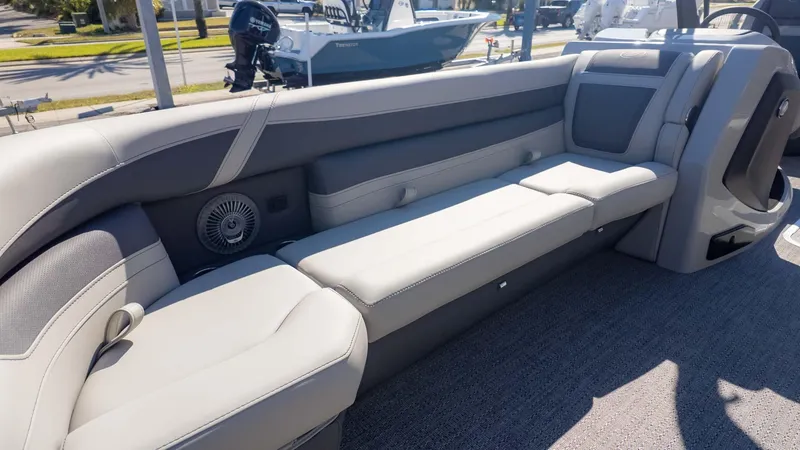 Slide: The Image of Barletta Cabrio 24M 2025 - 21