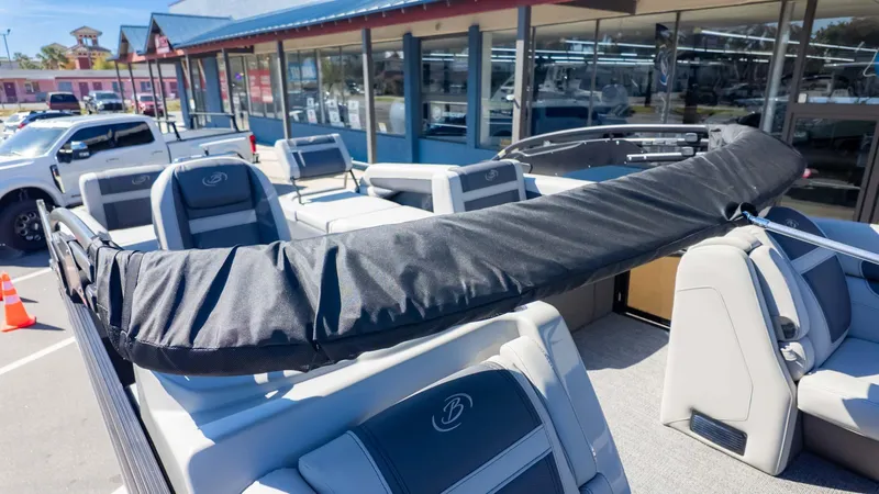 Slide: The Image of Barletta Cabrio 24M 2025 - 28