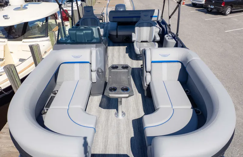 Slide: The Image of 2025 Bennington 22 MSB pontoon boat with luxurious seating and modern design. - 4