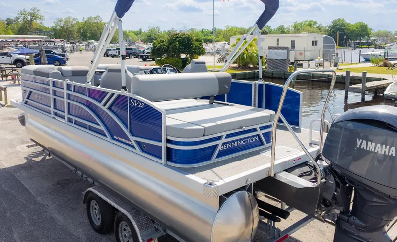 Slide: The Image of 2024 Bennington 22 SVSB pontoon boat with Yamaha engine at a marina. - 9