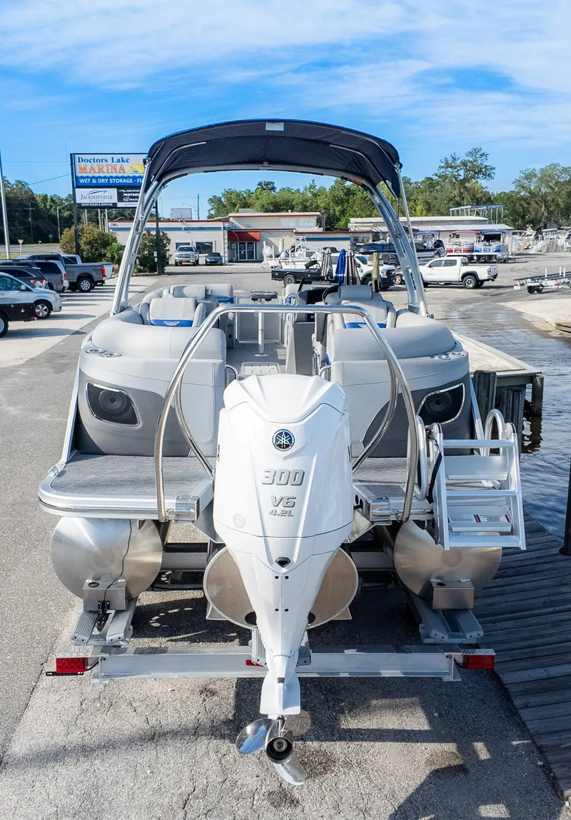 Slide: The Image of 2024 Bennington 24 LXSFBA pontoon boat with Yamaha 300 V6 engine at marina. - 6