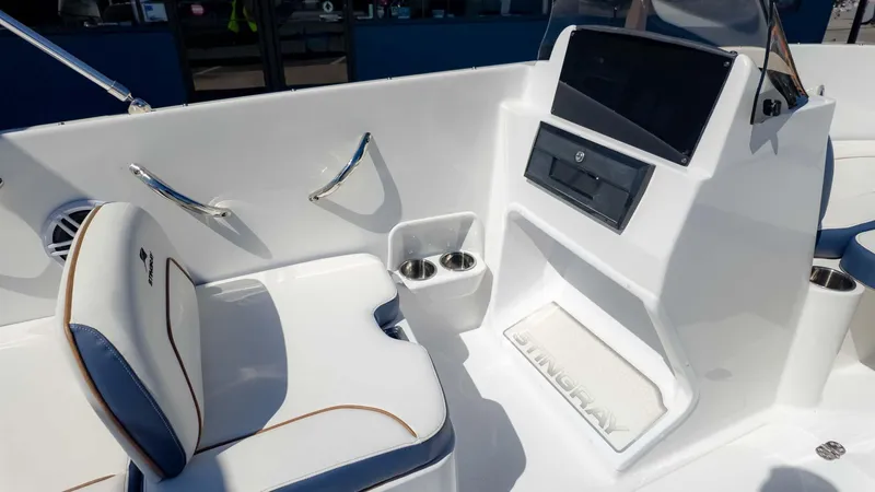 Slide: The Image of Stingray 172DC 2025 - 10