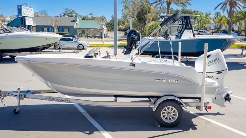 Slide: The Image of Stingray 172DC 2025 - 5