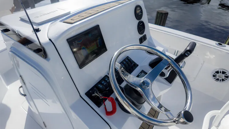 Slide: The Image of Stingray 206 CC 2025 - 14