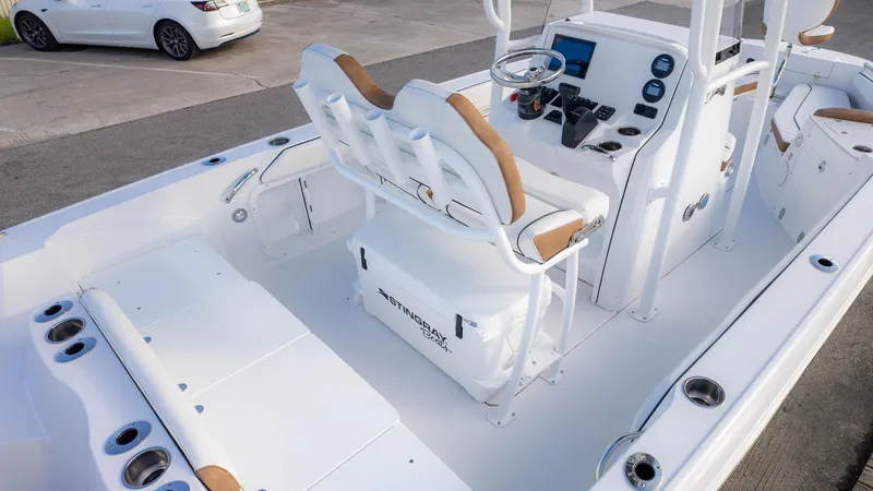 Slide: The Image of Stingray 216 CC 2025 - 7