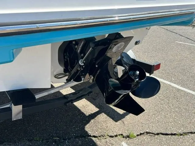 Slide: The Image of Bayliner VR5 2022 - 8