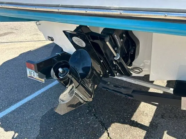 Slide: The Image of Bayliner VR5 2022 - 9