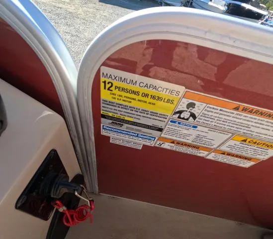 Slide: The Image of 2015 Sweetwater SW 2286 SLC boat capacity label, maximum 12 persons or 1639 lbs. - 15