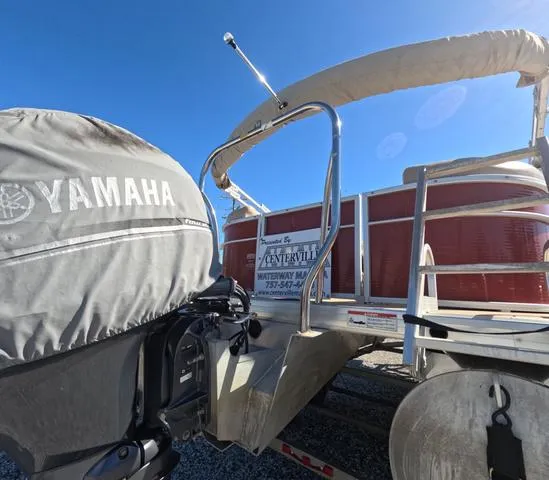 Slide: The Image of 2015 Sweetwater SW 2286 SLC pontoon boat with Yamaha engine, docked under clear blue sky. - 7