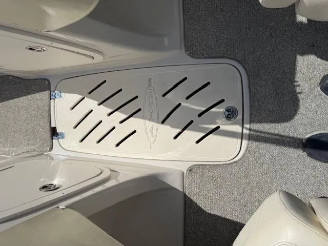 Slide: The Image of 2007 Tahoe Q7i boat interior with carpeted flooring and storage compartment. - 10