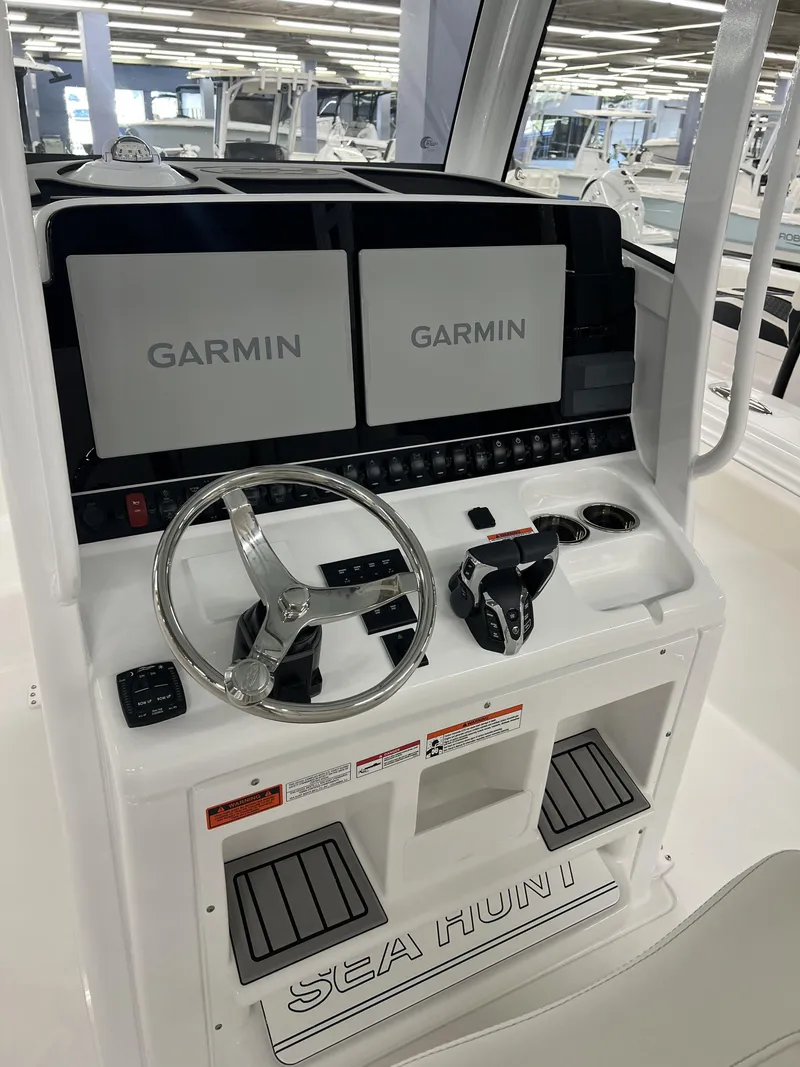 Slide: The Image of Sea Hunt Gamefish 30 Forward Seating 2025 - 14