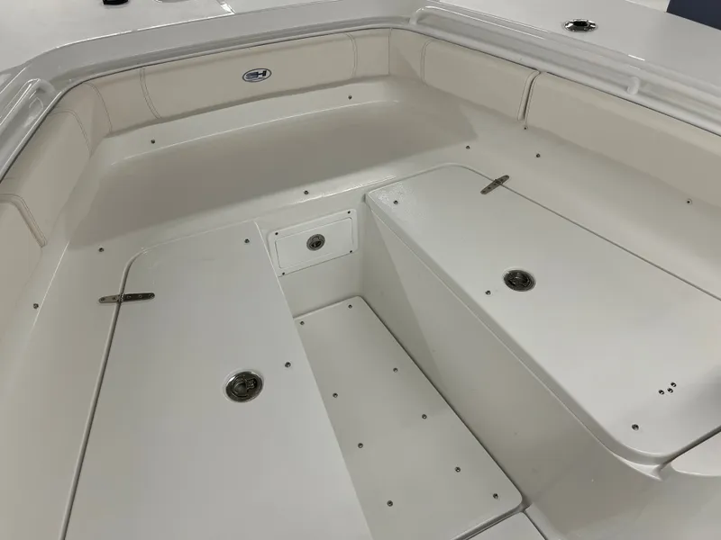 Slide: The Image of Sea Hunt Gamefish 30 Forward Seating 2025 - 16