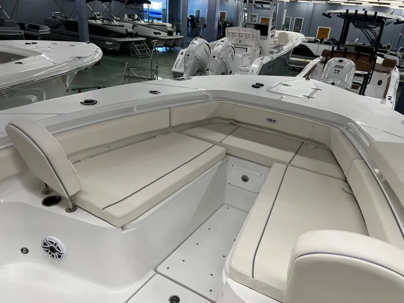 Slide: The Image of Sea Hunt Gamefish 30 Forward Seating 2025 - 18