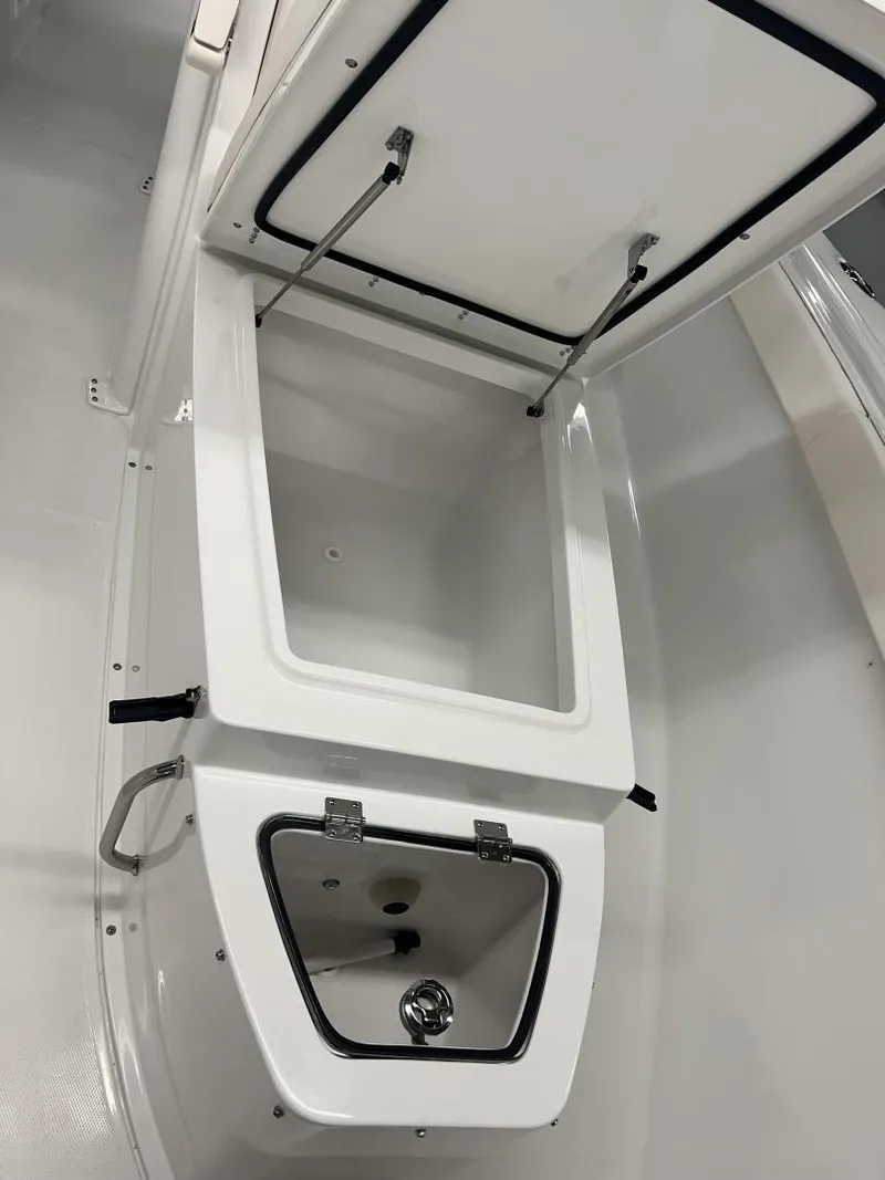 Slide: The Image of Sea Hunt Gamefish 27 Coffin Box 2025 - 13