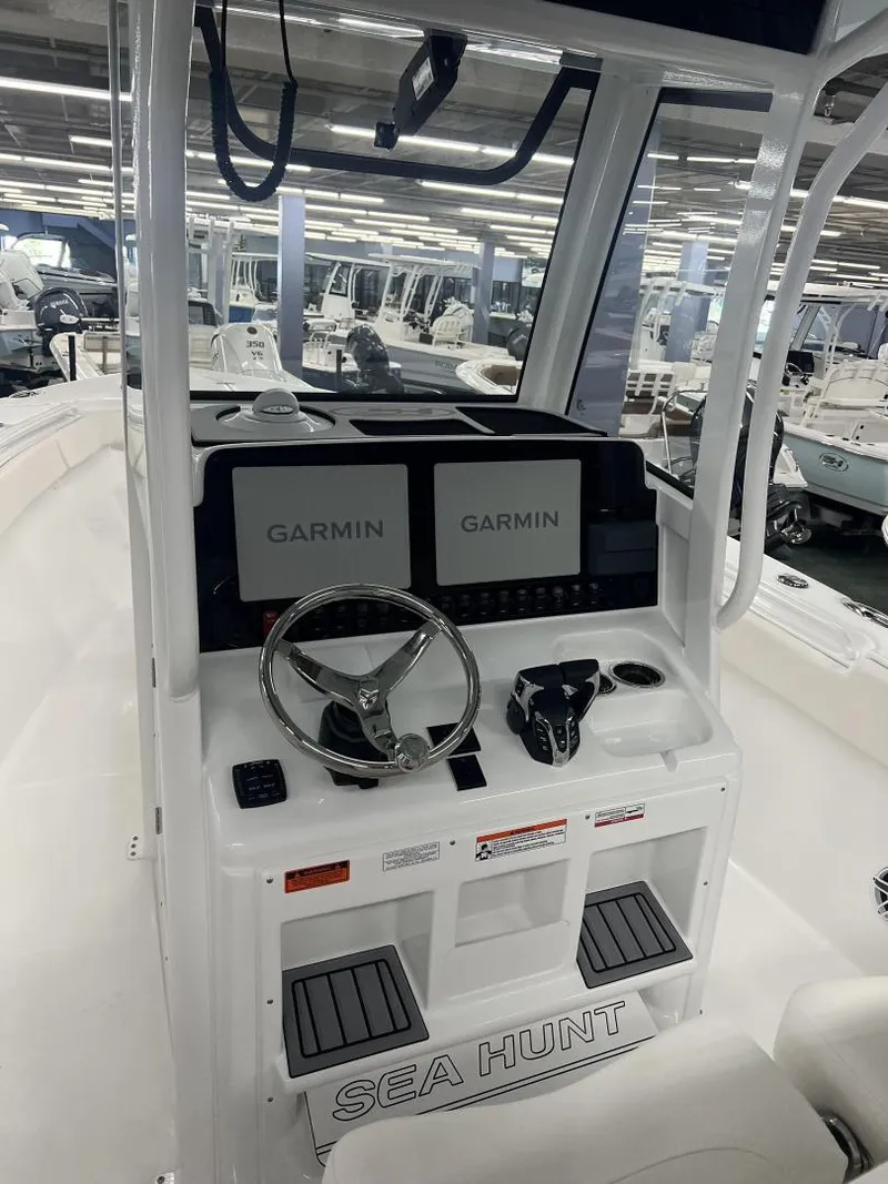 Slide: The Image of Sea Hunt Gamefish 27 Coffin Box 2025 - 17