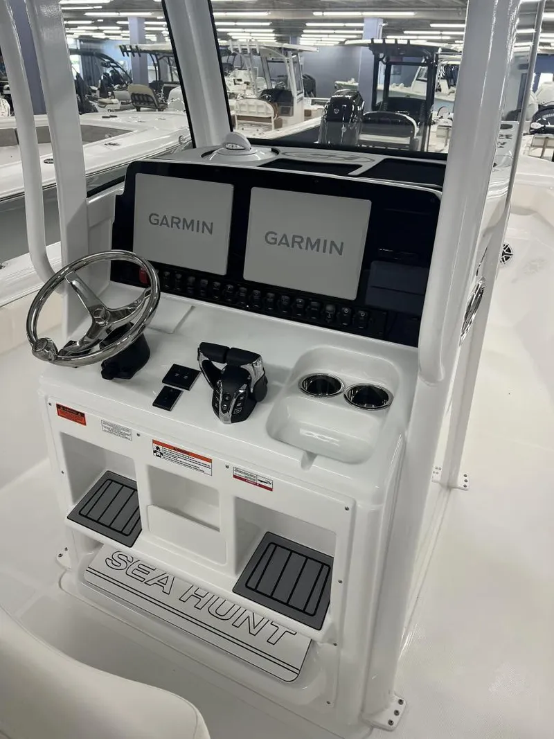 Slide: The Image of Sea Hunt Gamefish 27 Coffin Box 2025 - 9