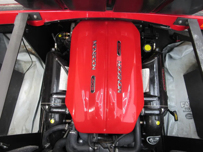Slide: The Image of 2019 Malibu Wakesetter 20 VTX engine, featuring a red Monsoon cover. - 10