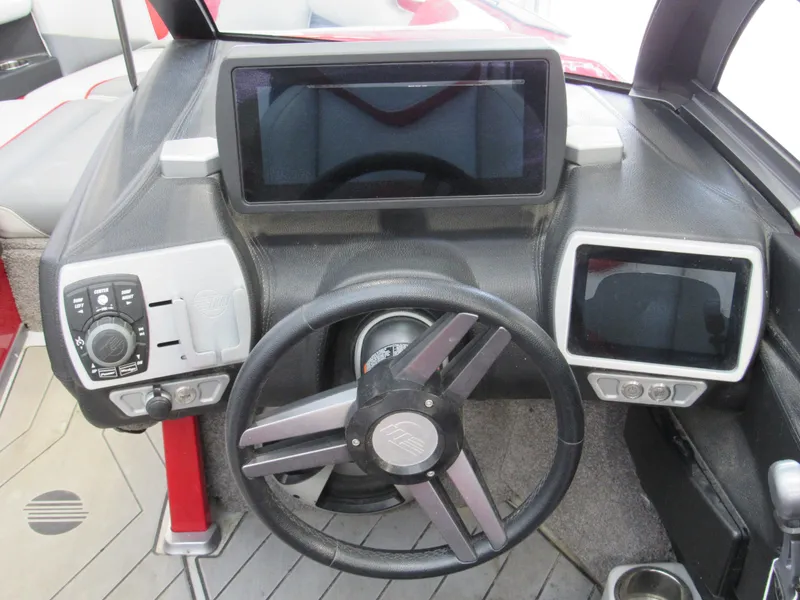 Slide: The Image of 2019 Malibu Wakesetter 20 VTX dashboard with steering wheel and digital displays. - 7