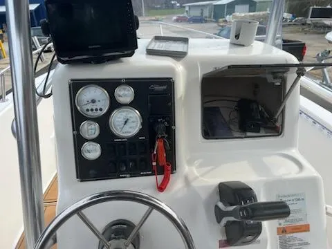 Slide: The Image of Center console of 2001 Seaswirl Striper 2101 with gauges and controls. - 7
