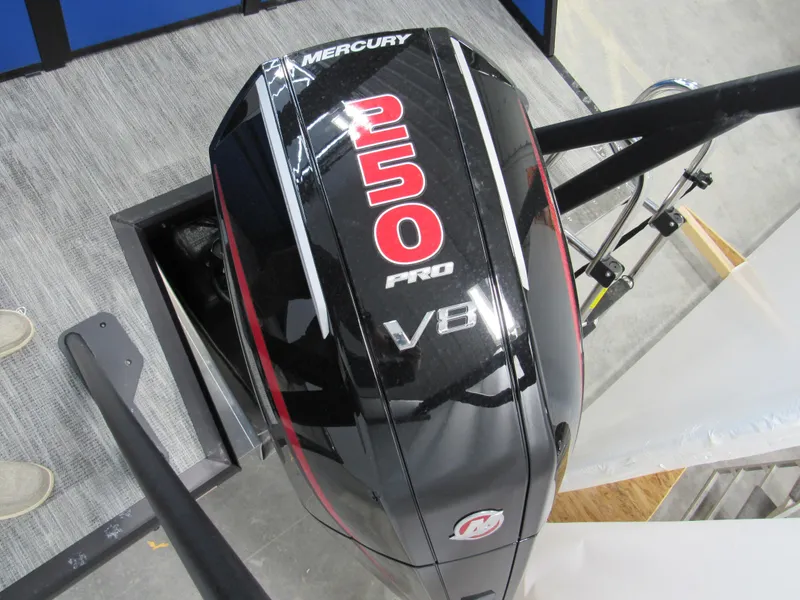 Slide: The Image of Mercury 250 Pro V8 engine on Viaggio X24U 2025 model, top view. - 13