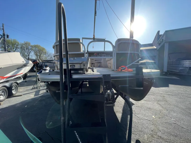 Slide: The Image of 2019 Sun Tracker SportFish 22 DLX pontoon boat in a sunny outdoor setting. - 23
