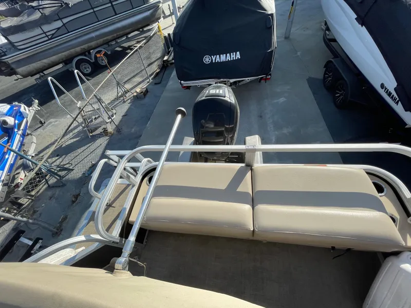 Slide: The Image of 2019 Sun Tracker SportFish 22 DLX boat with Yamaha engine, docked at marina. - 31