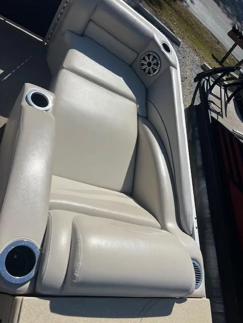 Slide: The Image of 2015 Bennington 2574 GCW boat seat with cup holders and speaker. - 12
