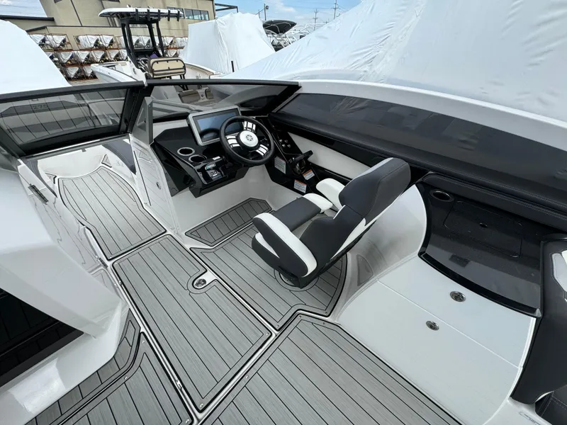Slide: The Image of 2021 Yamaha Boats 275SE interior with sleek design, modern dashboard, and comfortable seating. - 18