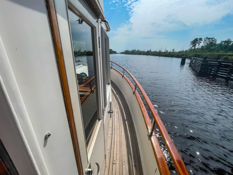 Slide: The Image of Grand Banks 42 Classic 1989 - 69