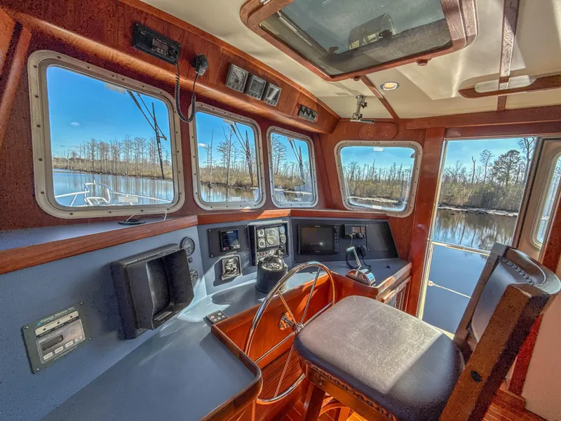 Slide: The Image of Pilot cabin of 2000 Cherubini Independence boat with scenic river view. - 15