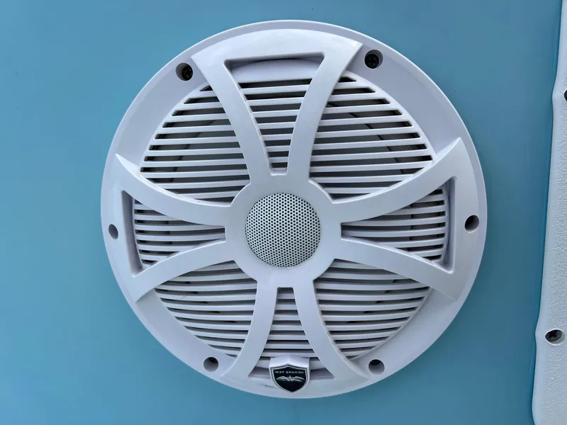 Slide: The Image of White marine speaker on a 2017 Shallow Sport 24 Sport boat. - 19