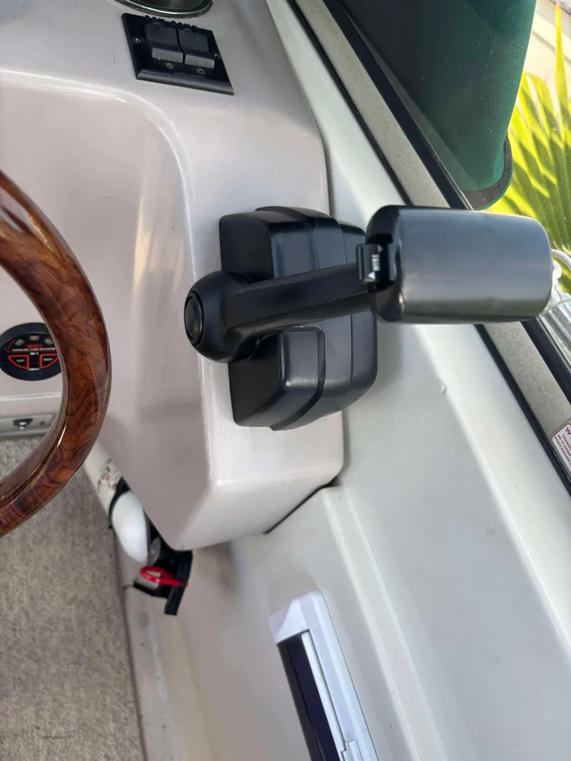 Slide: The Image of 2000 Regal 2800 LSR boat interior with steering wheel and control panel. - 6