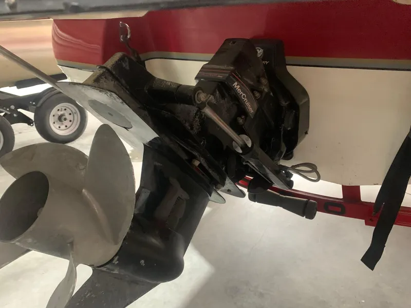 Slide: The Image of Propeller and motor of a 2006 Bryant 206 BR boat. - 28