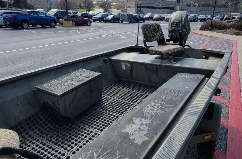 Slide: The Image of Tracker Grizzly 1648 L 2007 - 5