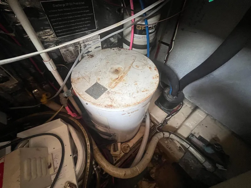 Slide: The Image of Jefferson 42 SE Sundeck Motor Yacht 1987 - 52