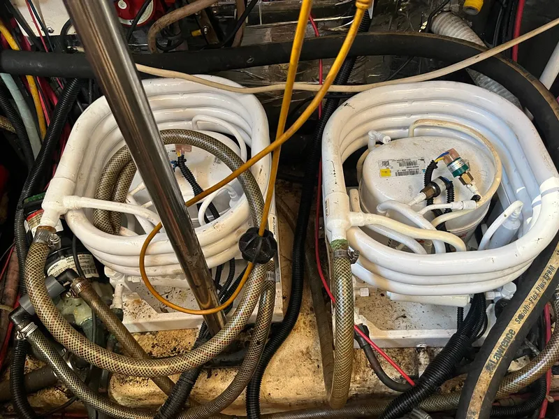 Slide: The Image of Jefferson 42 SE Sundeck Motor Yacht 1987 - 53