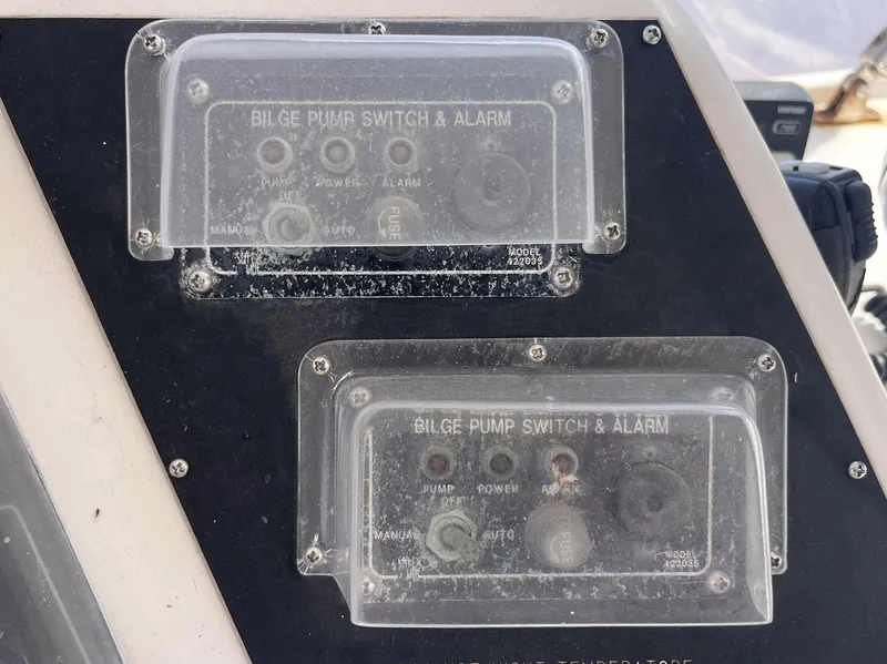 Slide: The Image of Jefferson 42 SE Sundeck Motor Yacht 1987 - 60