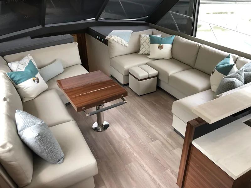 Slide: The Image of Maritimo M55 2023 - 25