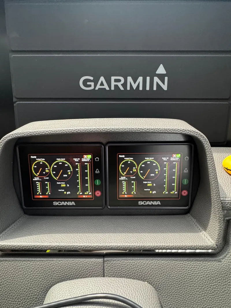 Slide: The Image of Maritimo M55 2023 - 37