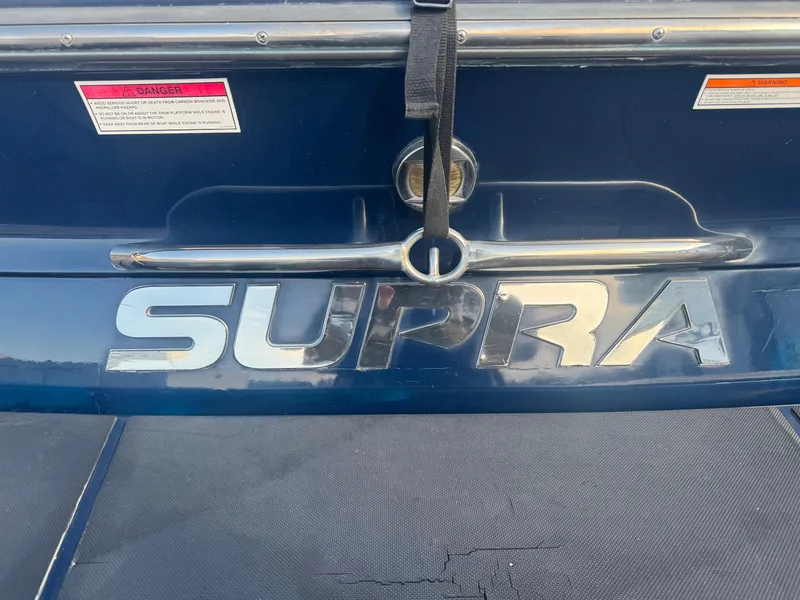 Slide: The Image of 2007 Supra 22SSV boat rear view with logo and warning labels. - 10