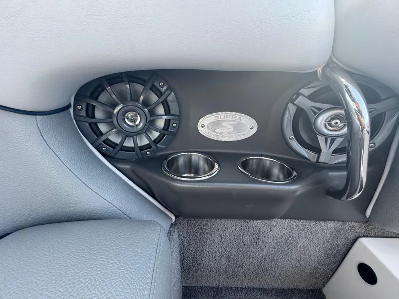 Slide: The Image of 2007 Supra 22SSV interior with speakers and cup holders. - 24