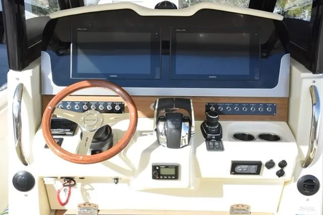 Slide: The Image of Helm Close Centered View - 11