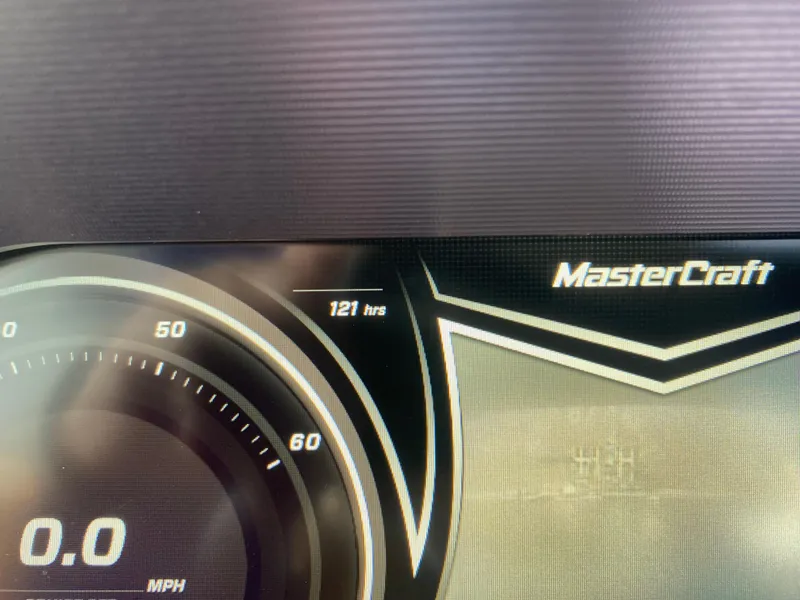 Slide: The Image of Dashboard of 2020 MasterCraft X26 showing 121 hours and 0.0 MPH. - 37