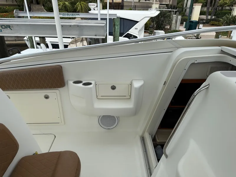 Slide: The Image of 2005 Hydra-Sports Vector 3300 VX boat interior with seating and storage compartments. - 32