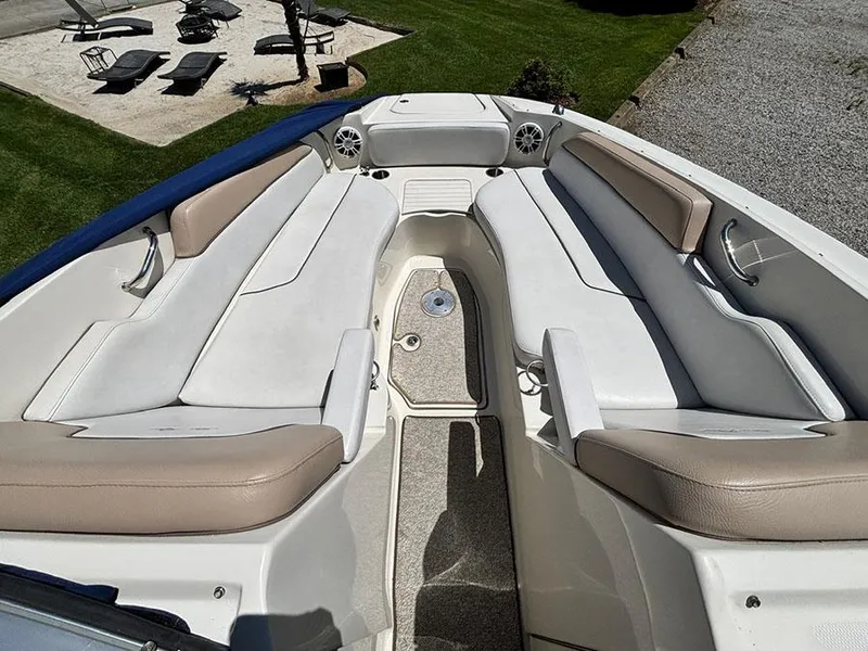 Slide: The Image of 2009 Sea Ray 290 Sundeck boat interior with spacious seating and modern design. - 20