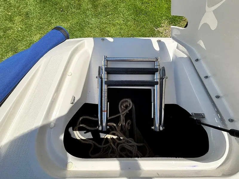 Slide: The Image of 2009 Sea Ray 290 Sundeck boat ladder and storage compartment with ropes. - 22